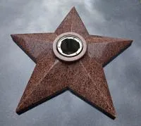 Звезда красный гранит ø 800 мм. (518226) поставка комплект горелка ГВД 379 10 89 00 ПС вечный огонь монолит - массив  в Курильске