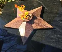 Звезда из красного гранита (518204) монтаж комплект горелка ГВД 379 10 89 00 ПС вечный огонь ø 1000 мм. монолит - массив  в Курильске