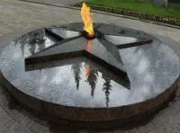 Звезда на пьедестале из черного гранита (518210) монтаж комплект горелка ГВД 379 10 89 00 ПС вечный огонь ø 1100 мм. монолит - массив  в Курильске