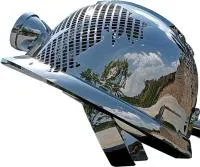 Каска - скульптура абстрактная скульптура из нержавеющей стали на заказ — Курильск  